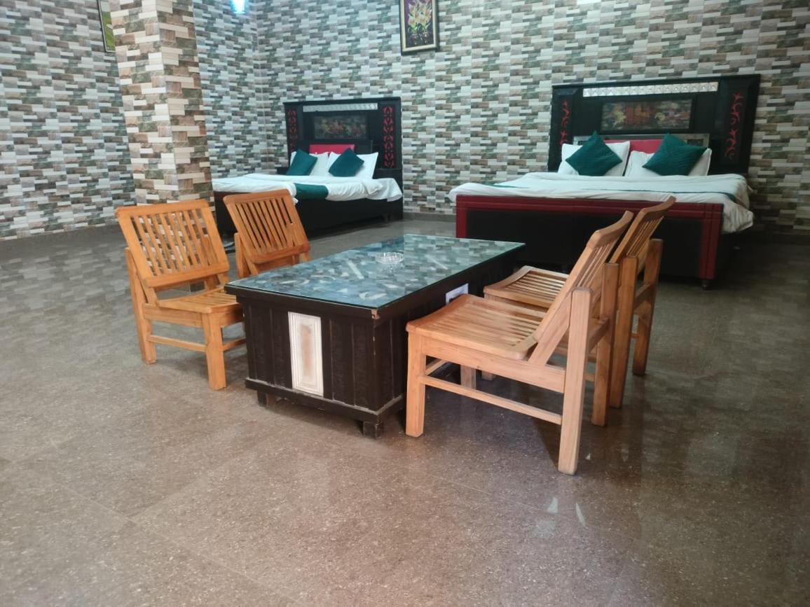Gili Cafe & 4* Manali (Himachal Pradesh)